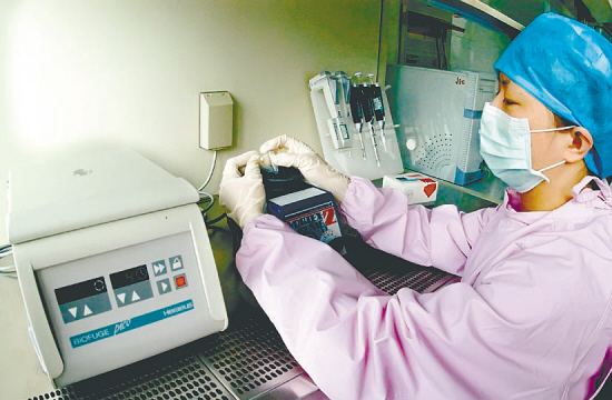 关于亲子鉴定的民间争议和法学争论