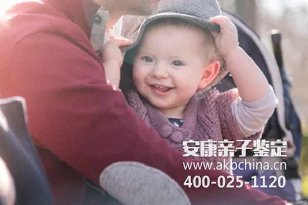 夫妻俩因亲子鉴定闹离婚,亲子鉴定一份多少钱?